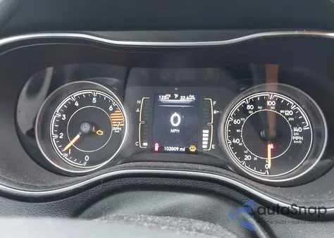 2019 Jeep Cherokee Latitude 4X4 z USA, uszkodzony, nr VIN 1C4PJMCB3KD440290